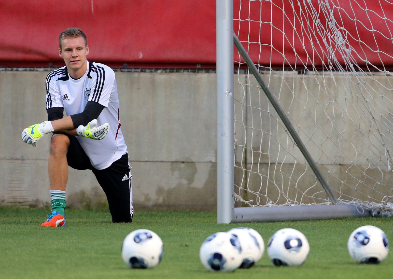 易拉宝海报设计_展会易拉宝制作公司